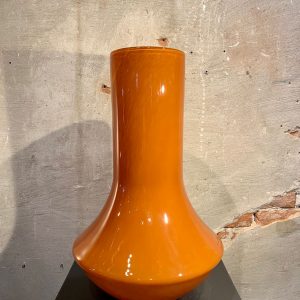 jasmijnbloembinders - Vaas oranje large hoog 52 cm en breed 38 cm