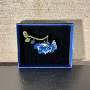 Jasmijnbloembinders - Broche Blue orchid